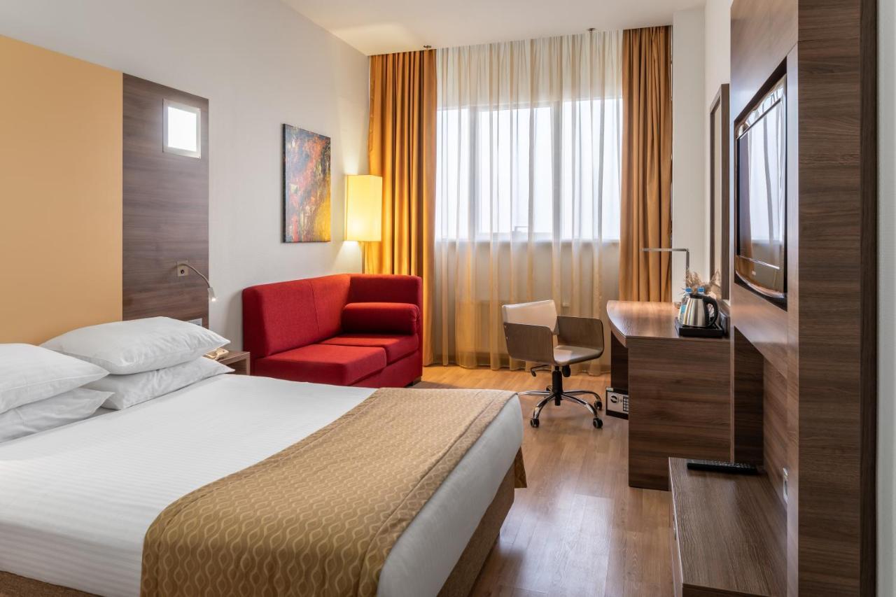 Ramada Encore Kiev Bagian luar foto