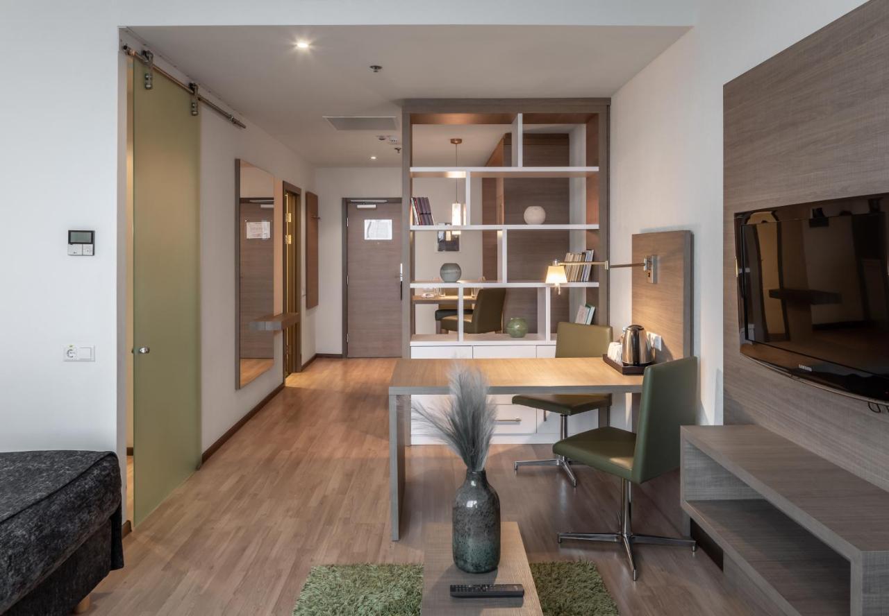 Ramada Encore Kiev Bagian luar foto