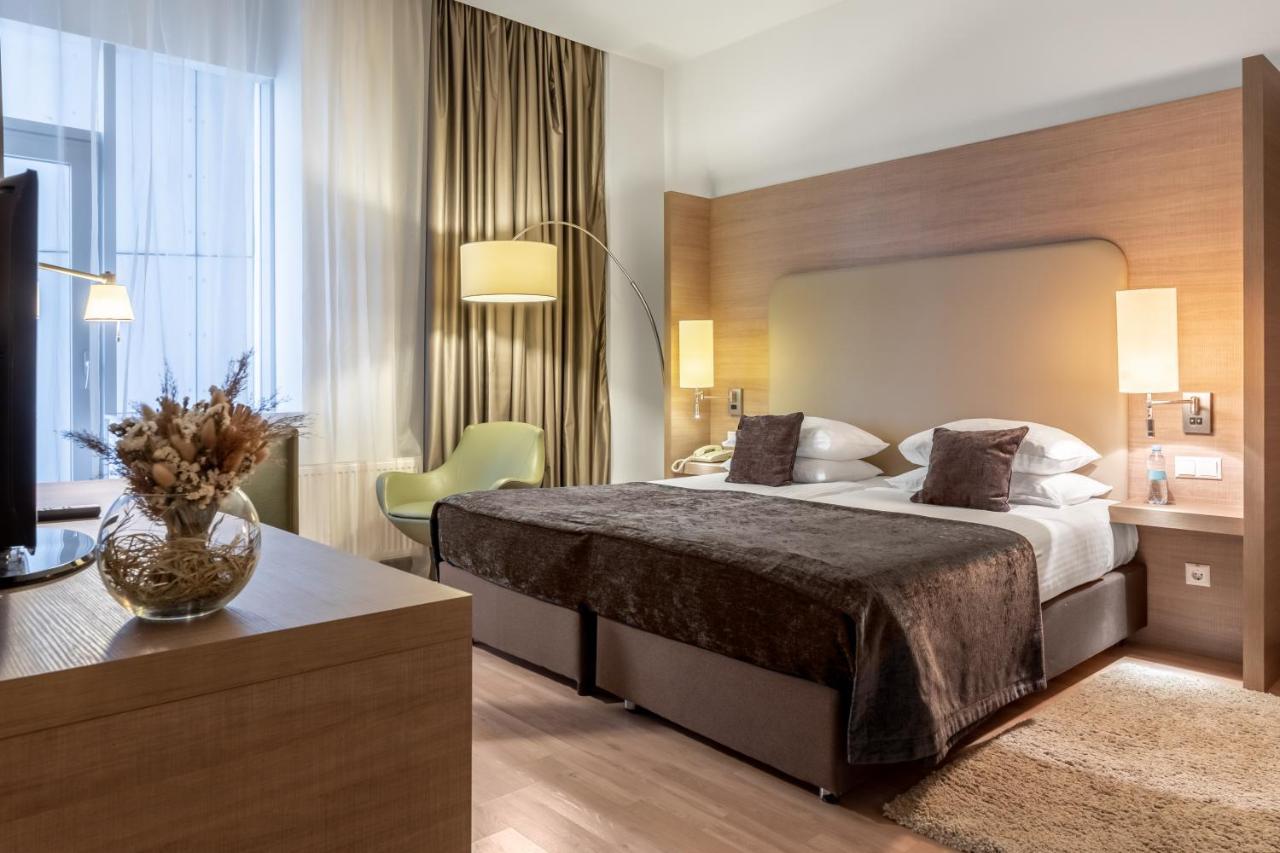 Ramada Encore Kiev Bagian luar foto