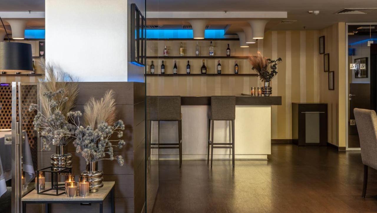 Ramada Encore Kiev Bagian luar foto