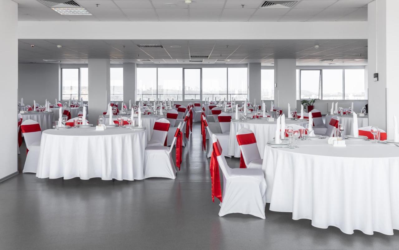 Ramada Encore Kiev Bagian luar foto