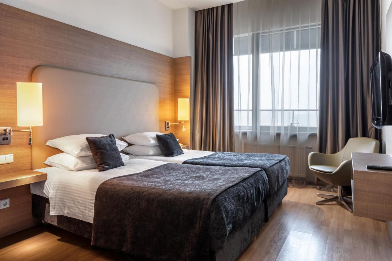 Ramada Encore Kiev Bagian luar foto