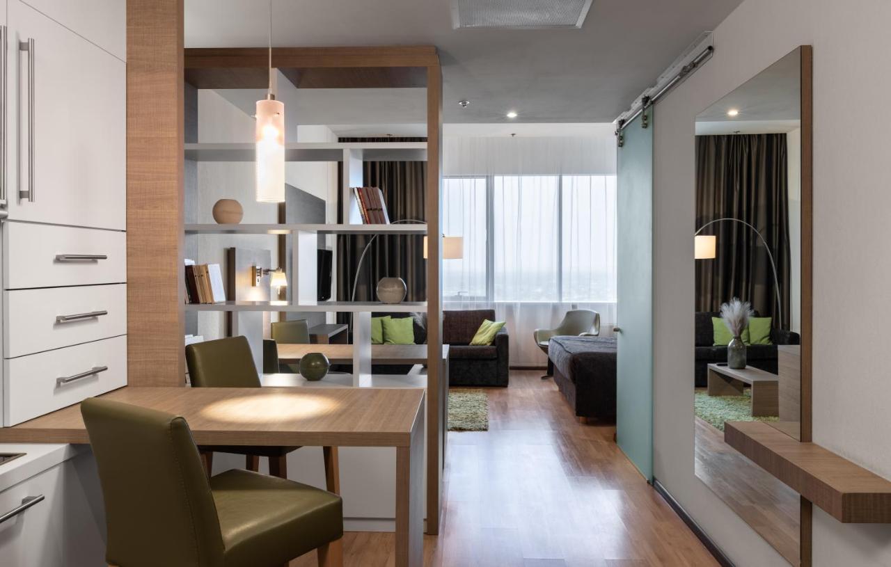 Ramada Encore Kiev Bagian luar foto