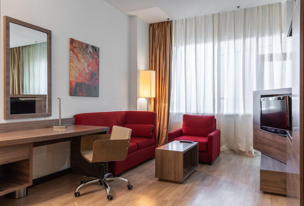 Ramada Encore Kiev Bagian luar foto