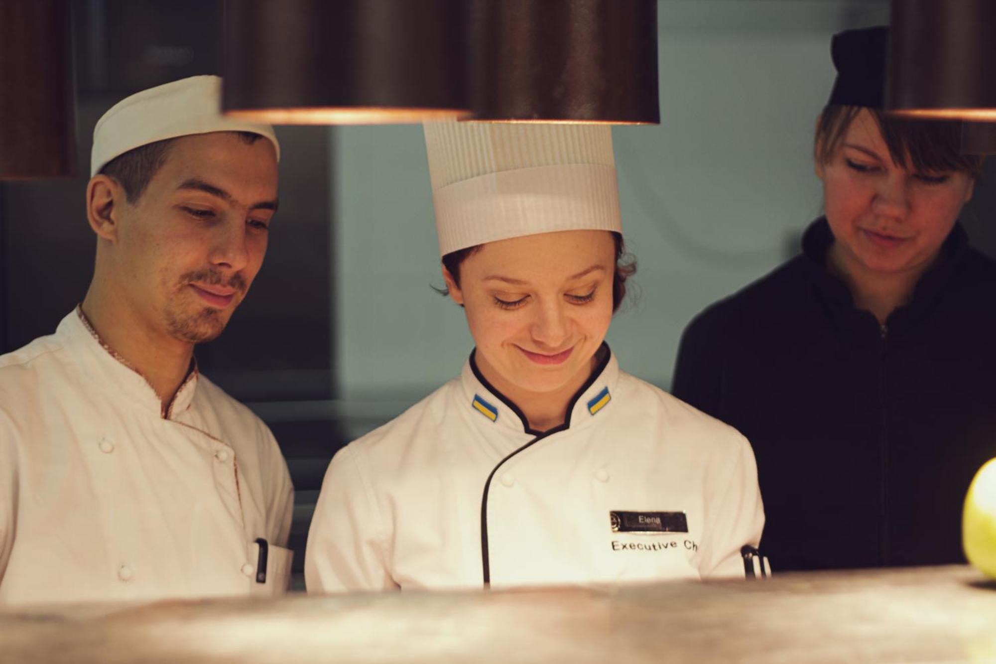 Ramada Encore Kiev Bagian luar foto