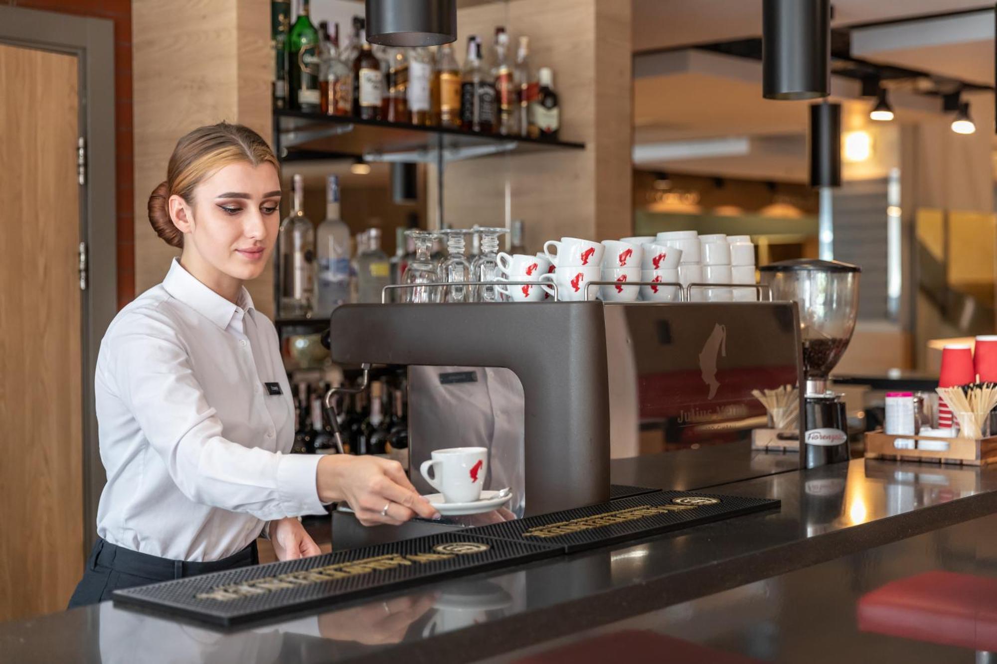 Ramada Encore Kiev Bagian luar foto