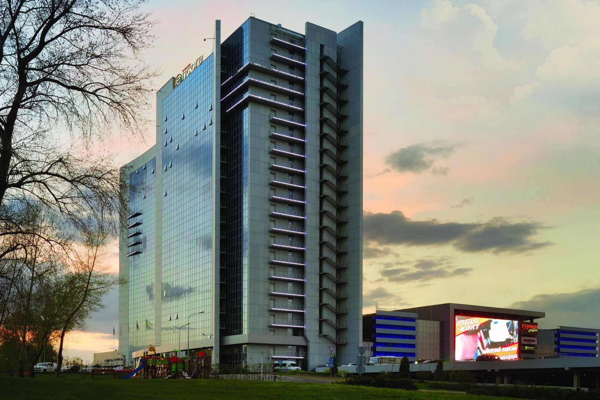 Ramada Encore Kiev Bagian luar foto