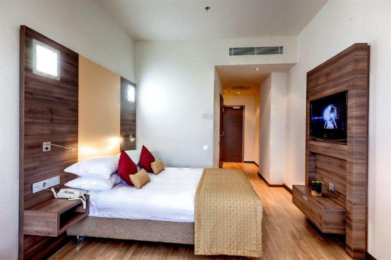 Ramada Encore Kiev Bagian luar foto