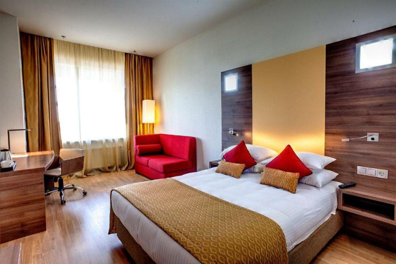 Ramada Encore Kiev Bagian luar foto